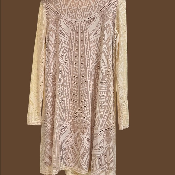 BGBC Geometric beige lace long sleeve dress. EUC. Size M. BCBG Maxazaria. - Picture 2 of 3